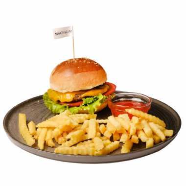 Izgara et, sebze ve sos ile nefis bir burger. Fast food ve abur cubur kavramı.