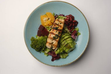 Biraz sebzeli somon pişirdim.