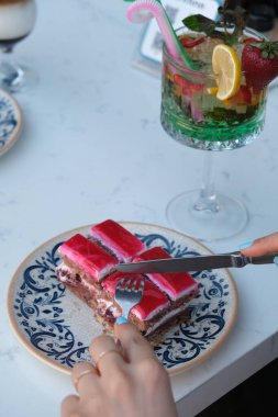 Masada lezzetli bir pasta var.