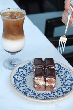 Masada lezzetli bir pasta var.