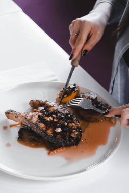 Biraz sebzeli somon pişirdim.