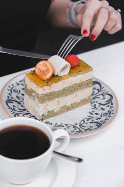 Masada lezzetli bir pasta var.