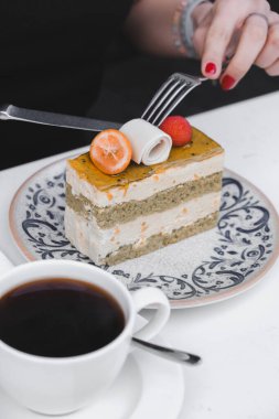 Masada lezzetli bir pasta var.