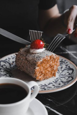 Masada lezzetli bir pasta var.