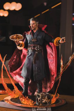 Dr. Strange 'in yemeği var, özel koleksiyon figürü.