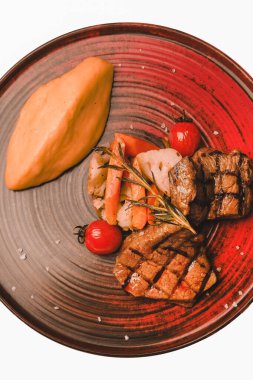 Taze ızgara biftek eti. 