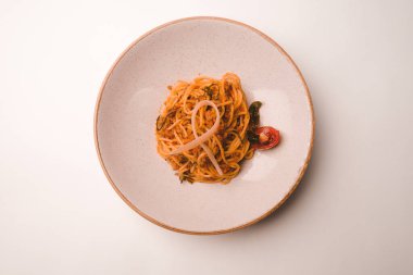 Lezzetli soslu lezzetli klasik İtalyan makarnası..