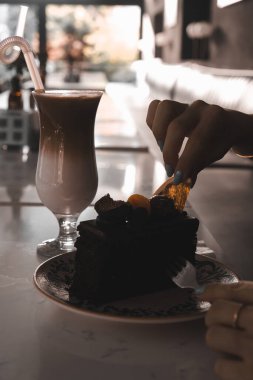 Masada lezzetli bir pasta var.