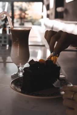 Masada lezzetli bir pasta var.