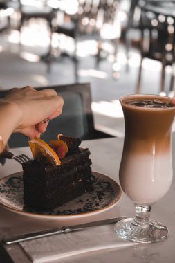 Masada lezzetli bir pasta var.