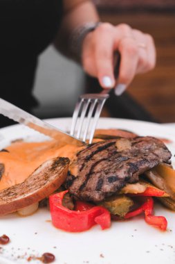 Taze ızgara biftek eti. 