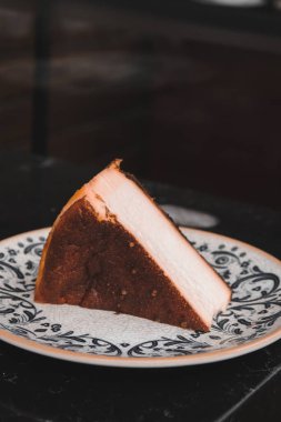 Masada lezzetli bir pasta var.