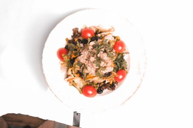 Taze salata tabağı ile karışık yeşillik