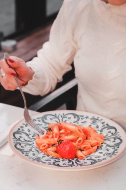 Lezzetli soslu lezzetli klasik İtalyan makarnası..