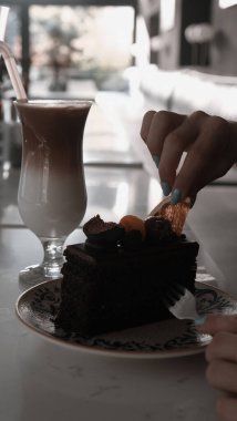 Masada lezzetli bir pasta var.