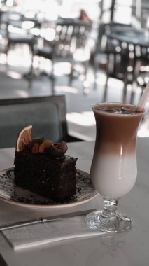 Masada lezzetli bir pasta var.