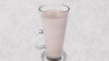 Sütlü buzlu kahve. Buzlu kahve. Elinde bir bardak buzlu kahve tutan kadın..