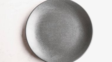 Makaronlara yakın plan farklı renkte pastalar.