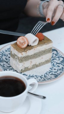 Masada lezzetli bir pasta var.