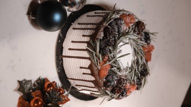 Masada lezzetli bir pasta var.