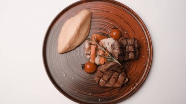 Taze ızgara biftek eti. 