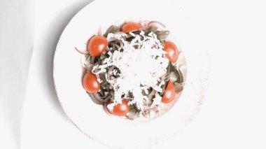 Taze salata tabağı ile karışık yeşillik