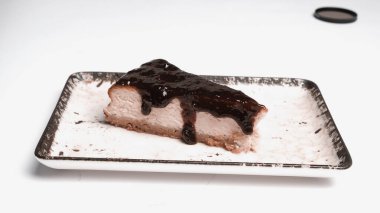 Masada lezzetli bir pasta var.