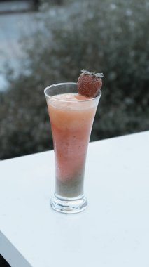 Lezzetli renkli kokteyller, parti kokteylleri.