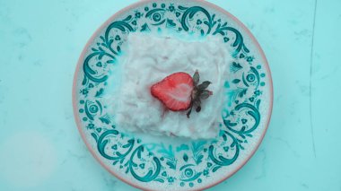 Geleneksel Ramazan Tatlısı Masada Gullac