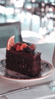 Masada lezzetli bir pasta var.