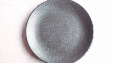 Makaronlara yakın plan farklı renkte pastalar.