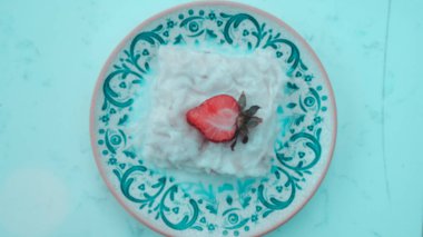 Geleneksel Ramazan Tatlısı Masada Gullac