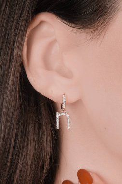 El yapımı değerli mücevherler. Kadınlar için bijouterie ve mücevher altın ve elmaslar