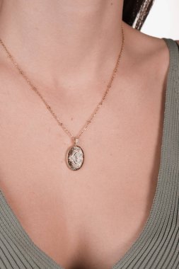 El yapımı değerli mücevherler. Kadınlar için bijouterie ve mücevher altın ve elmaslar