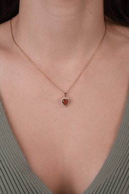 El yapımı değerli mücevherler. Kadınlar için bijouterie ve mücevher altın ve elmaslar