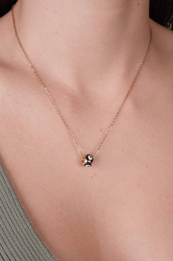 El yapımı değerli mücevherler. Kadınlar için bijouterie ve mücevher altın ve elmaslar