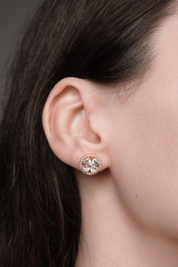 El yapımı değerli mücevherler. Kadınlar için bijouterie ve mücevher altın ve elmaslar