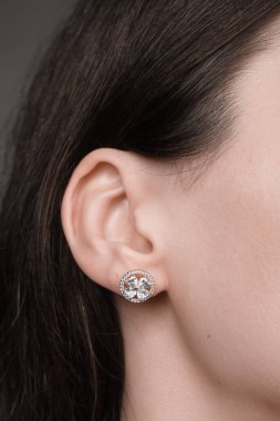 El yapımı değerli mücevherler. Kadınlar için bijouterie ve mücevher altın ve elmaslar