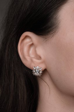 El yapımı değerli mücevherler. Kadınlar için bijouterie ve mücevher altın ve elmaslar