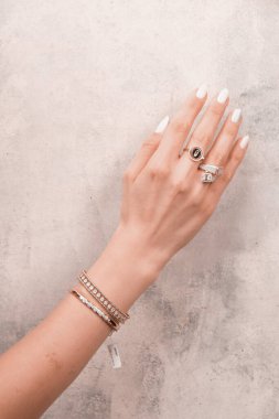 El yapımı değerli mücevherler. Kadınlar için bijouterie ve mücevher altın ve elmaslar