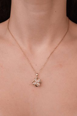 El yapımı değerli mücevherler. Kadınlar için bijouterie ve mücevher altın ve elmaslar