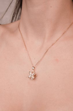 El yapımı değerli mücevherler. Kadınlar için bijouterie ve mücevher altın ve elmaslar