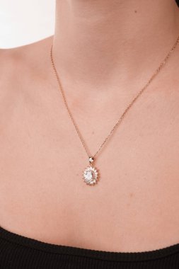 El yapımı değerli mücevherler. Kadınlar için bijouterie ve mücevher altın ve elmaslar