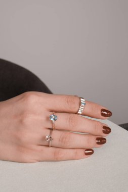 El yapımı değerli mücevherler. Kadınlar için bijouterie ve mücevher altın ve elmaslar