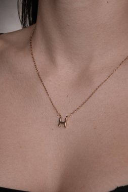 El yapımı değerli mücevherler. Kadınlar için bijouterie ve mücevher altın ve elmaslar