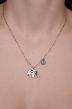 El yapımı değerli mücevherler. Kadınlar için bijouterie ve mücevher altın ve elmaslar