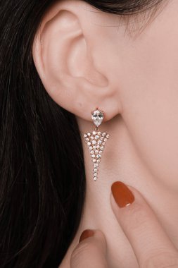 El yapımı değerli mücevherler. Kadınlar için bijouterie ve mücevher altın ve elmaslar