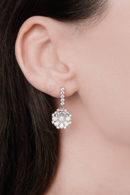 El yapımı değerli mücevherler. Kadınlar için bijouterie ve mücevher altın ve elmaslar