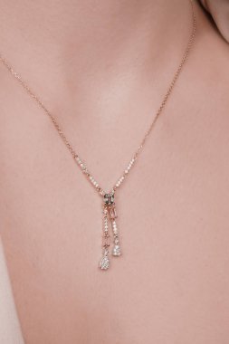 El yapımı değerli mücevherler. Kadınlar için bijouterie ve mücevher altın ve elmaslar