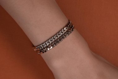 El yapımı değerli mücevherler. Kadınlar için bijouterie ve mücevher altın ve elmaslar